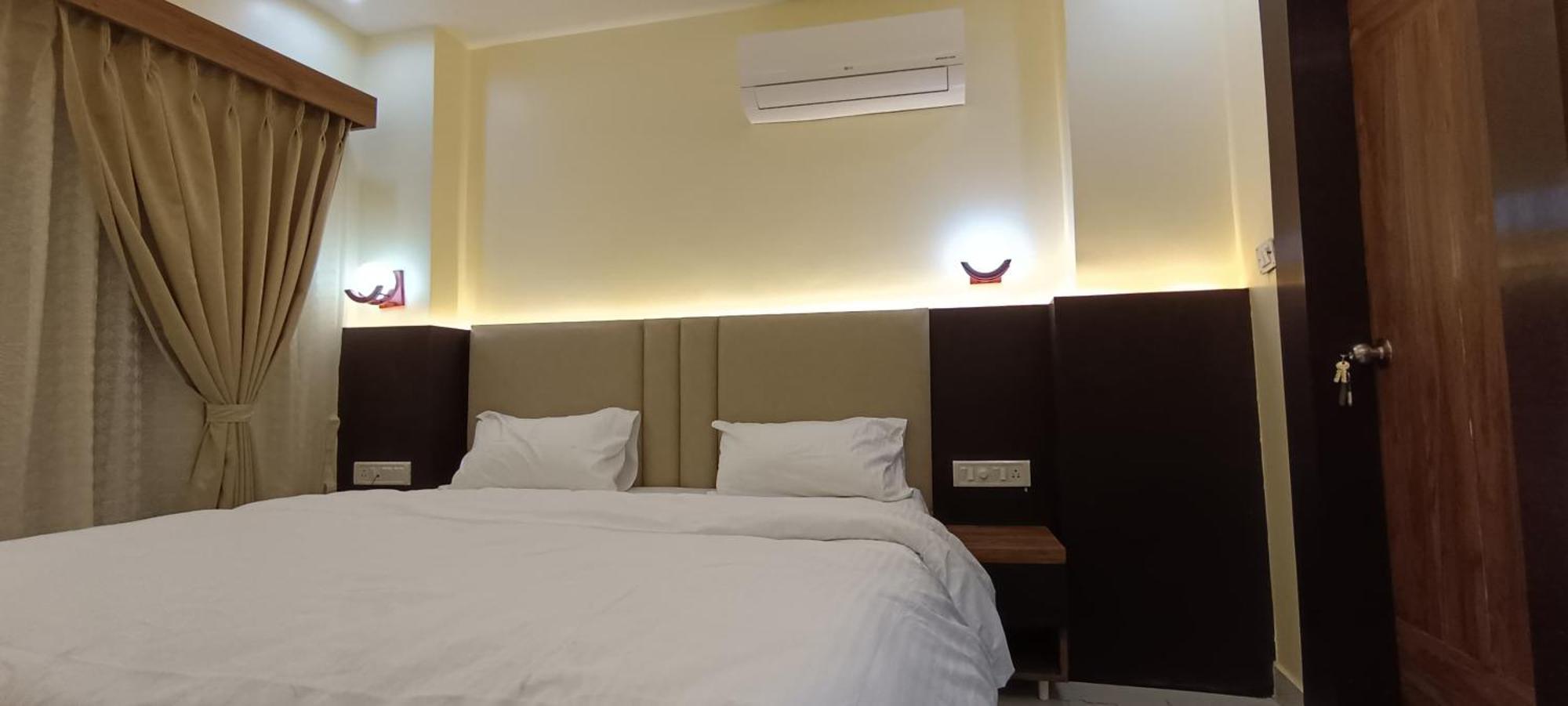 The Banaras Hotel Varanasi Exterior foto