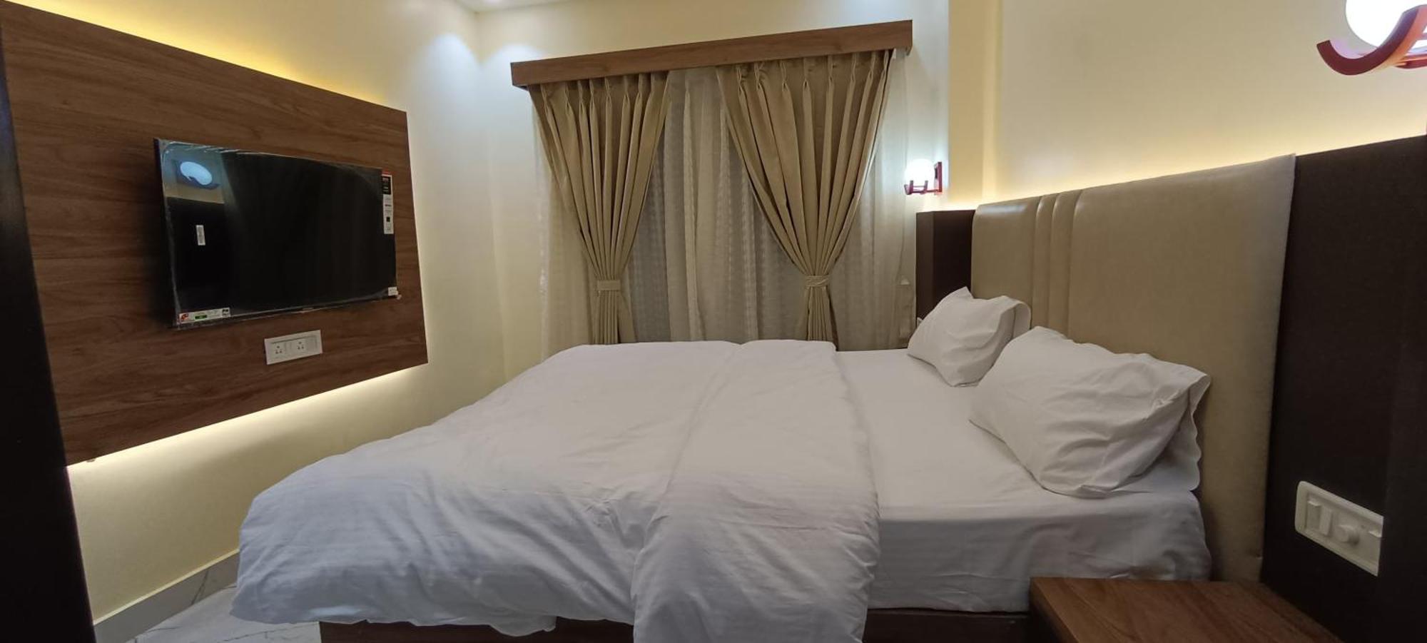 The Banaras Hotel Varanasi Exterior foto